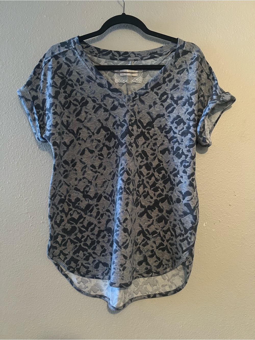 Cupio Gray Short Sleeve V-Neck Printed Top